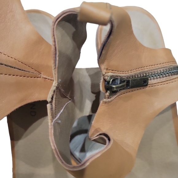 Lucky Brand Women's Tan Leather Pomee Buff Ankle Strap Wood Block Heels Size 9 - Picture 9 of 9